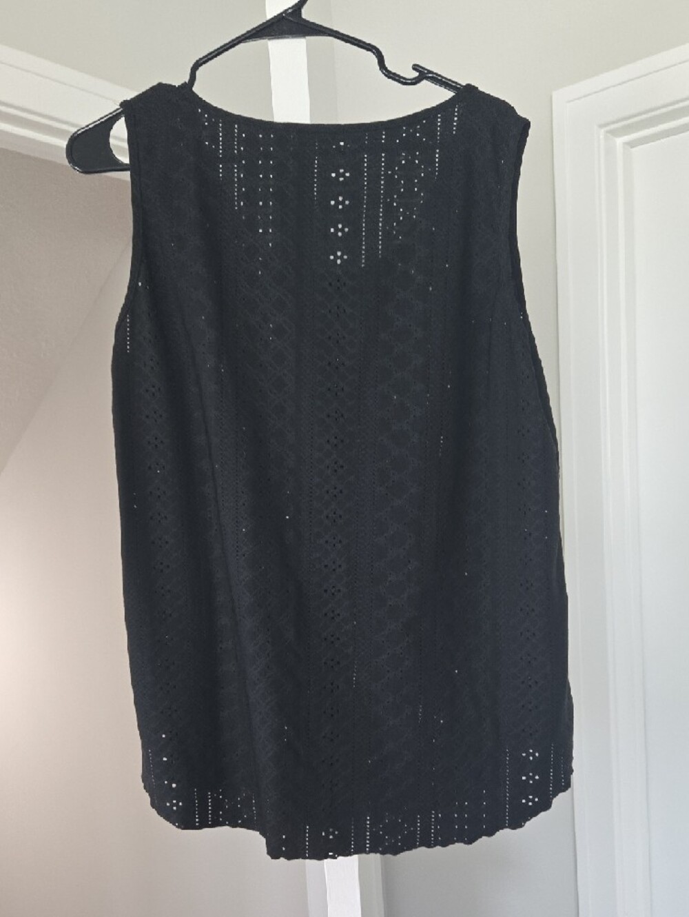 Black Eyelet Sleeveless Blouse - Unbranded - Picture 3 of 3